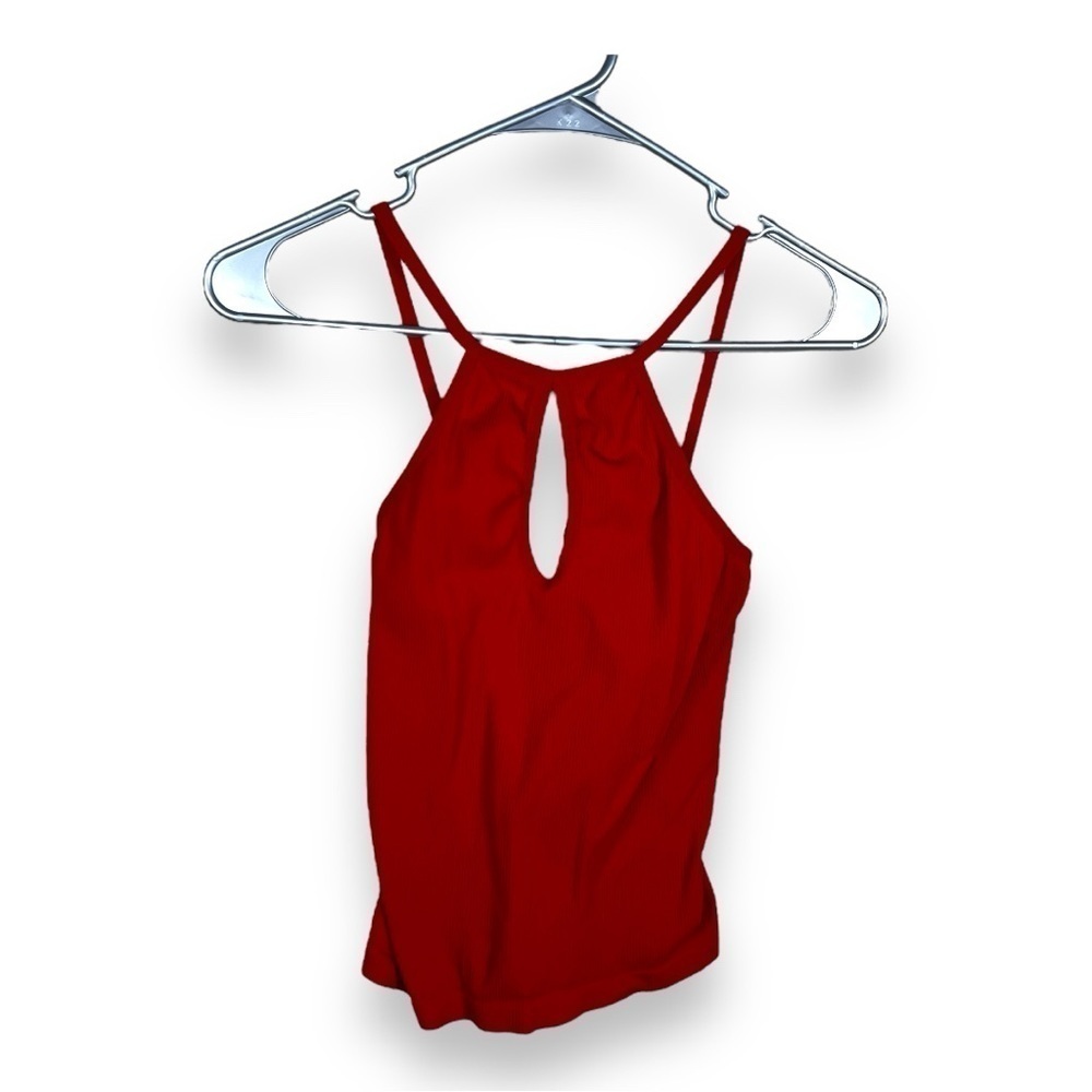 SUZETTE RED RIBBED STRETCH CROP TOP SLEEVELESS FITTED KEYHOLE NECKLINE